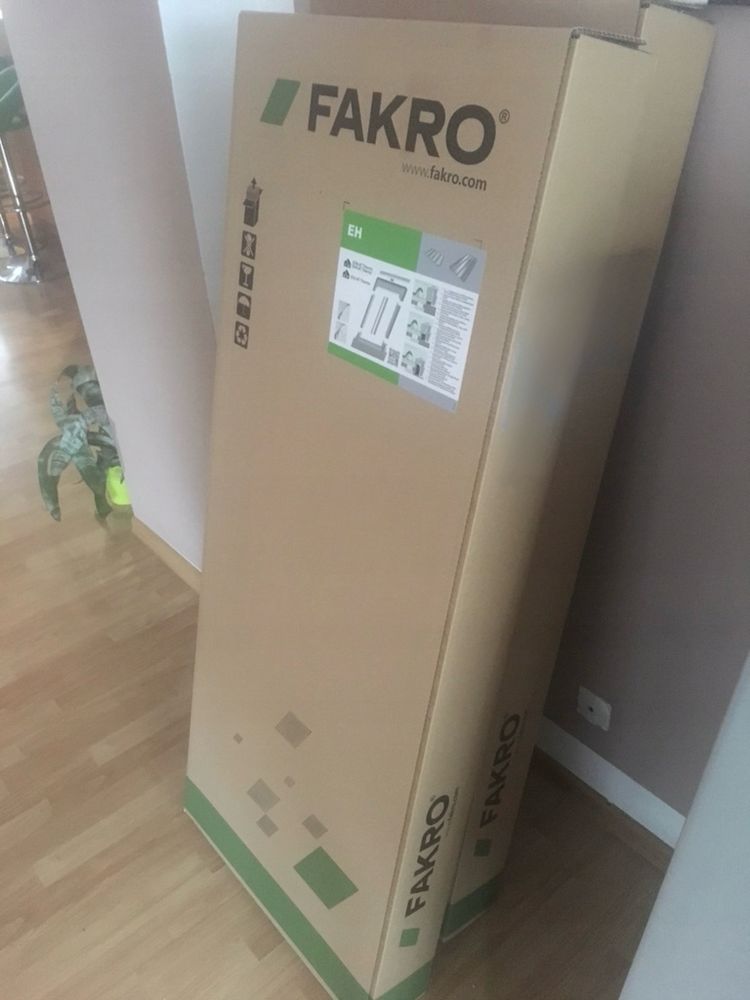 Dwa okna FAKRO PTP-V U4 78x118 okno dachowe 9005