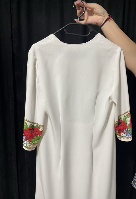 Вишита біскром сукня