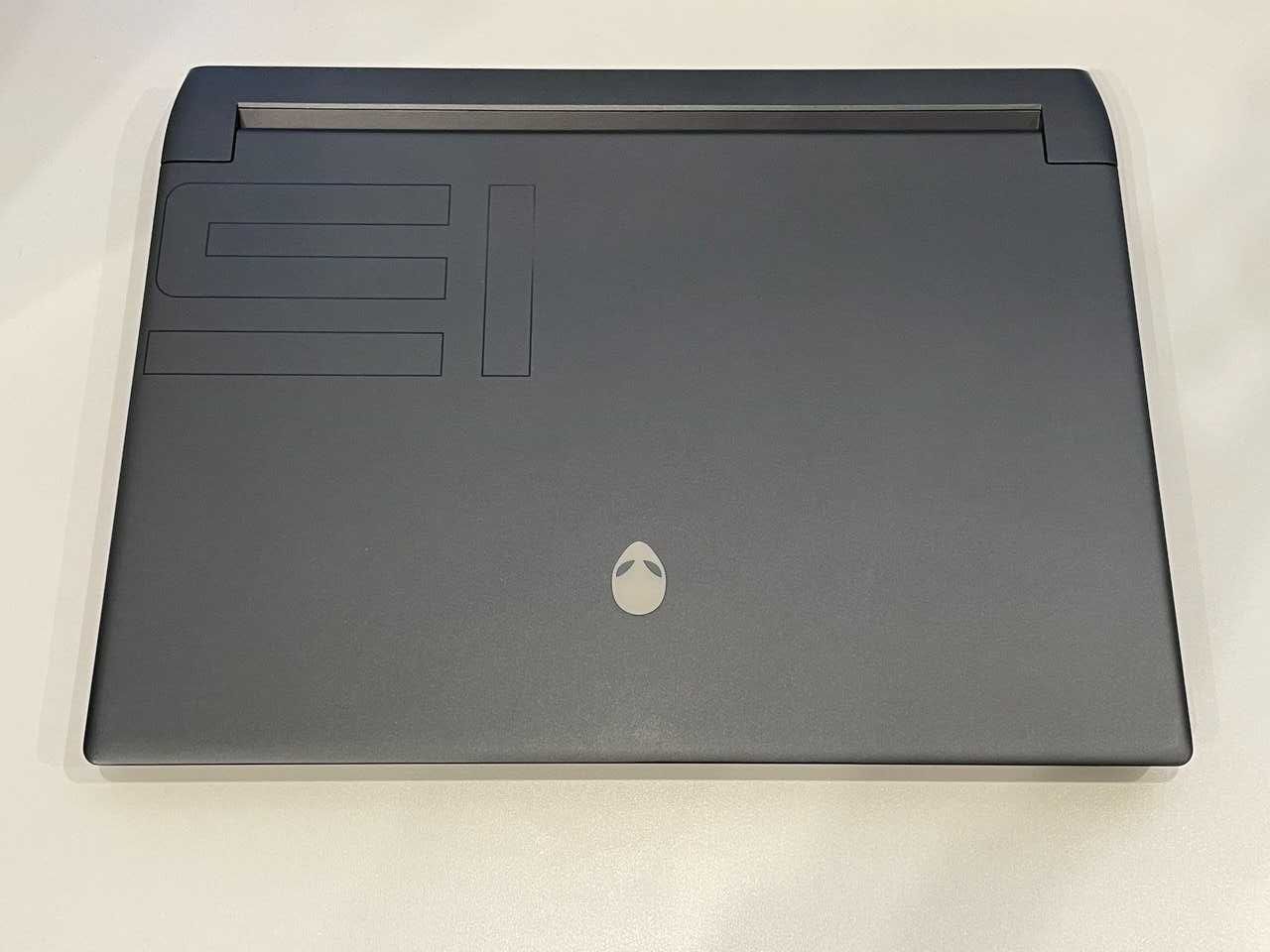 Dell Alienware M15 R6 15.6" i7-11800H 2 TB SSD 32GB DDR4 RTX 3080 QHD
