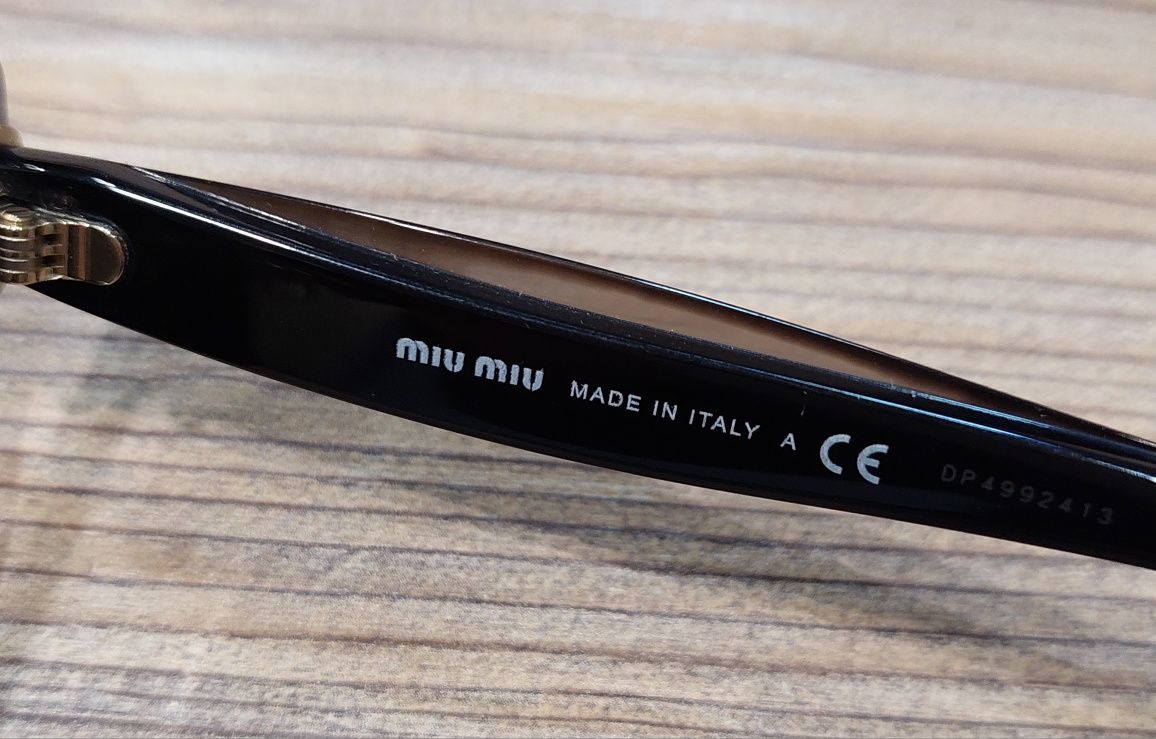 Зеркальні жіночі сонцезахисні окуляри  Cat eye SMU53T від Miu Miu!