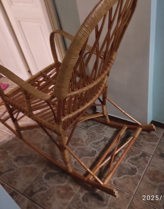 Плетене крісло качалка гойдалка ротанг плетеное кресло з лози