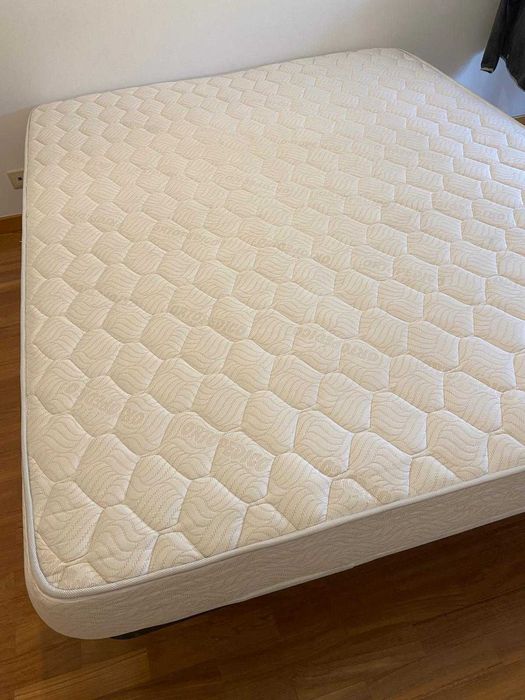 Cama Casal (Estrado + Pés + Colchão)