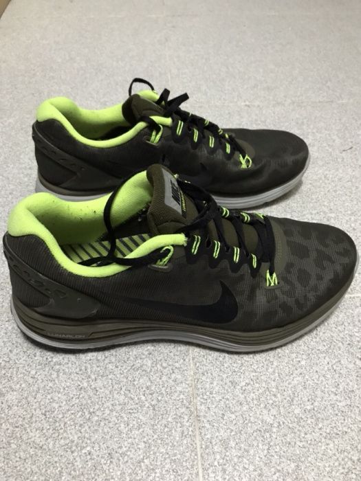 Tenis NIKE Lunarglide 5 army, usados em bom estado.