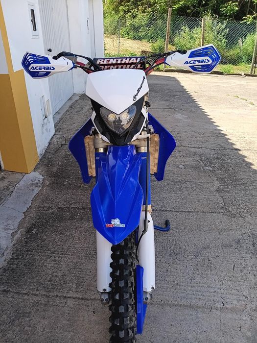 Moto Yamaha YZF250