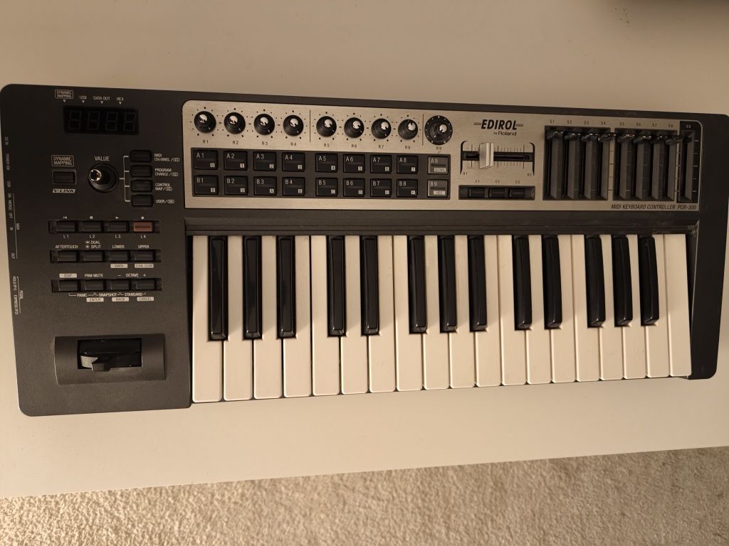 Controlador Midi Edirol PCR 300