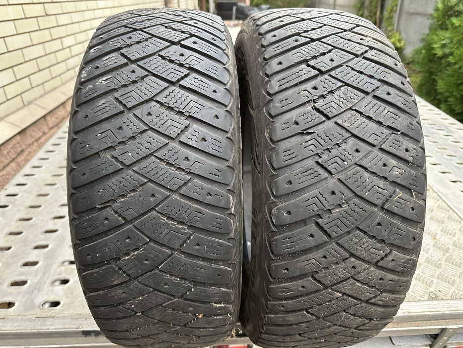 Good Year Ultragrip Ice Arctic 215/60/r16