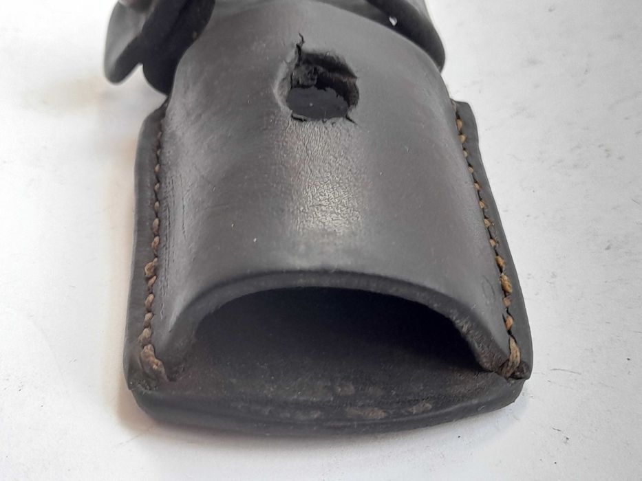 Żabka skórzana do bagnet Mauser, sygnowana (oryginał)