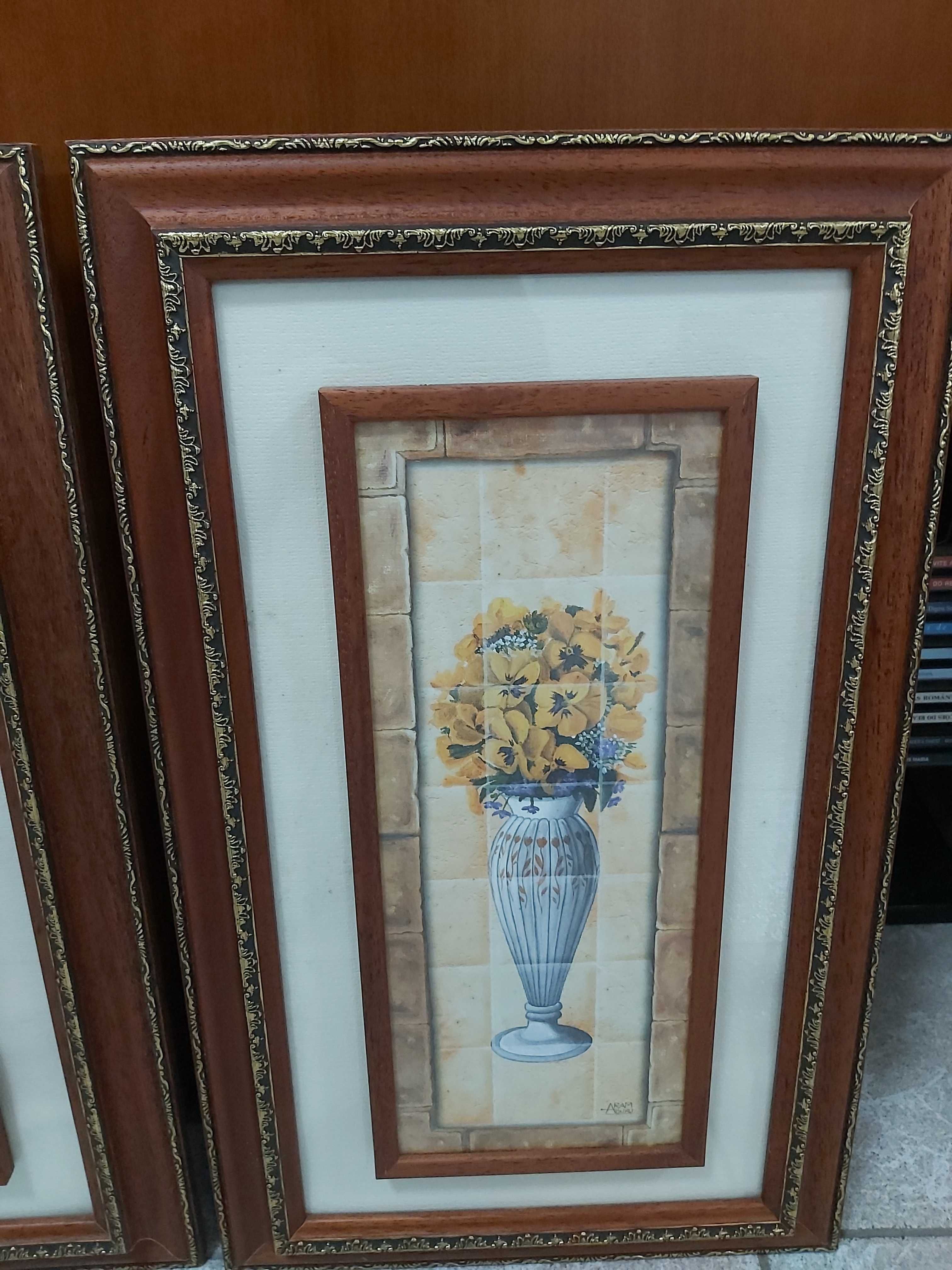 Quadros de parede com molduras decorativas