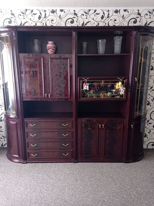 Мебель стенка -сервант