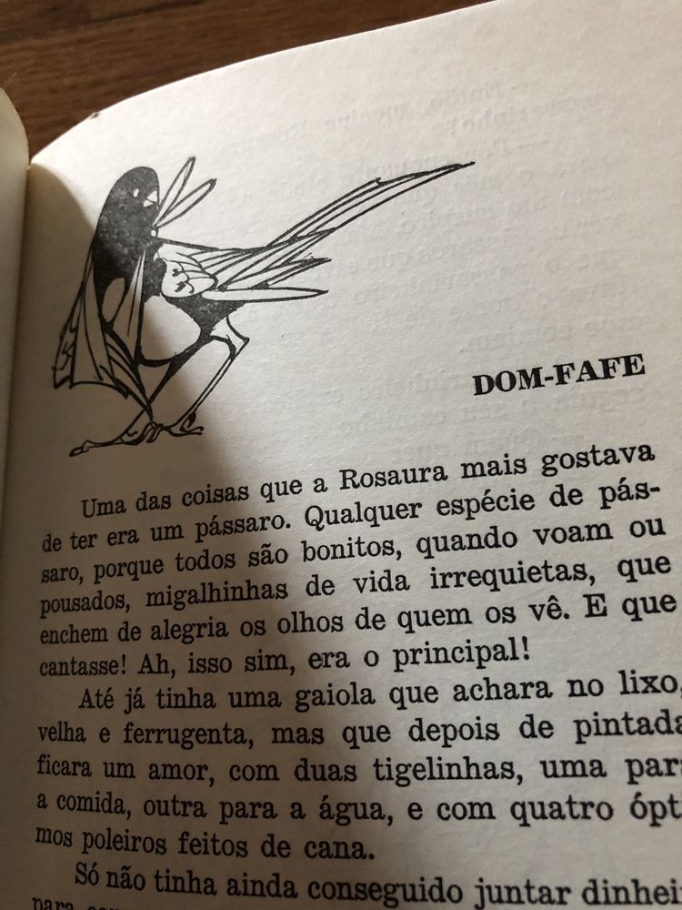 Livro com oito historias infantis