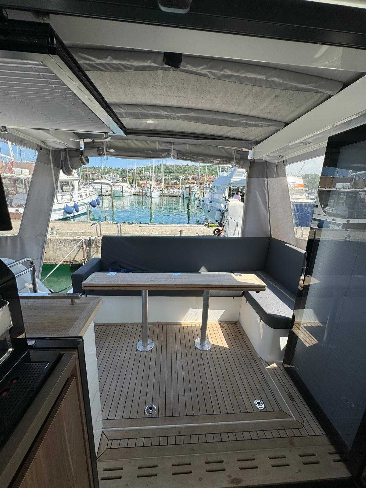 Продам яхту Sealine С390