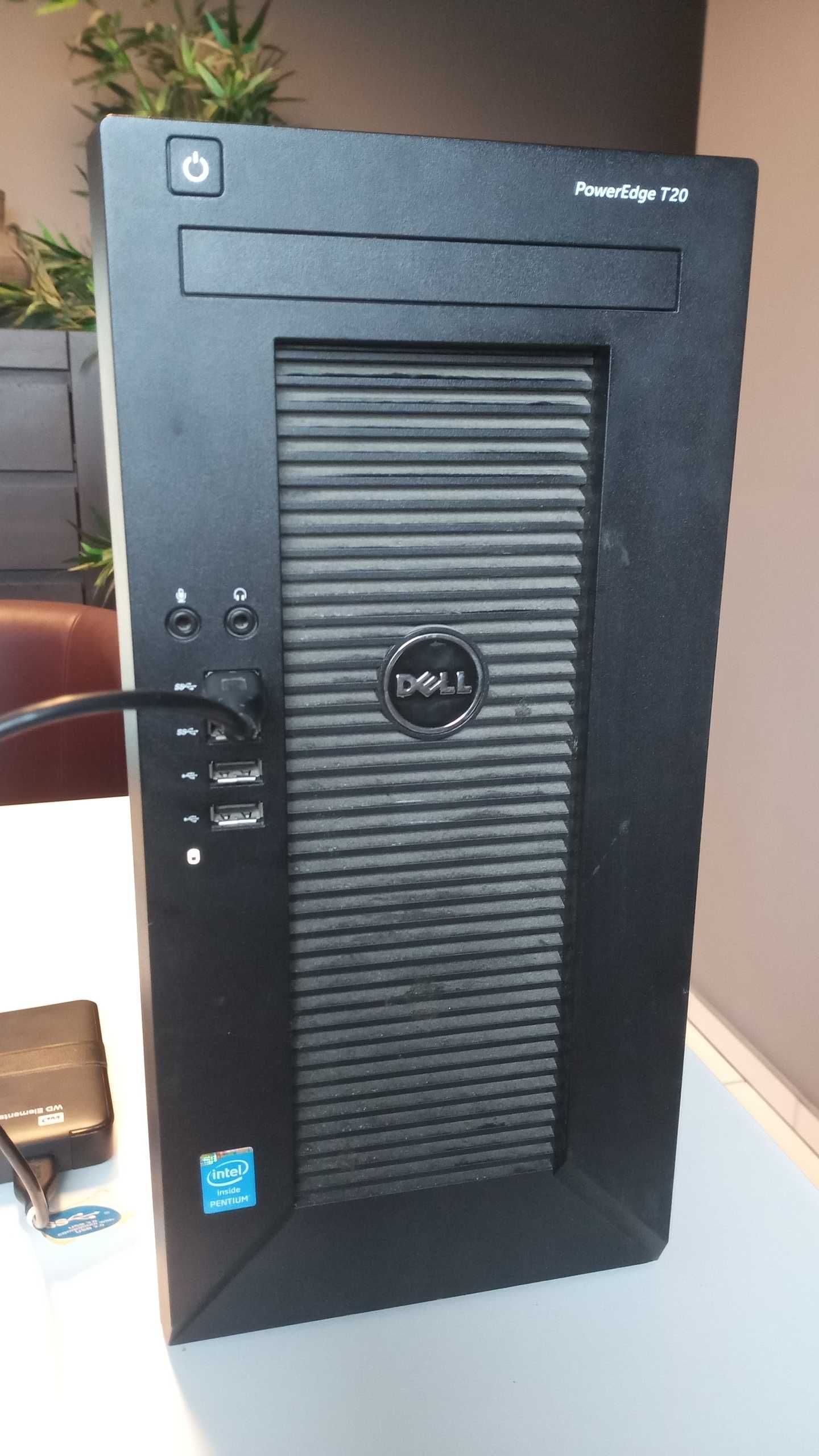 Dell T20 Intel Xeon 3,0 GHz z 4 GB RAM+2 x 1Gb WD HDD+Win Ser 2012R2
