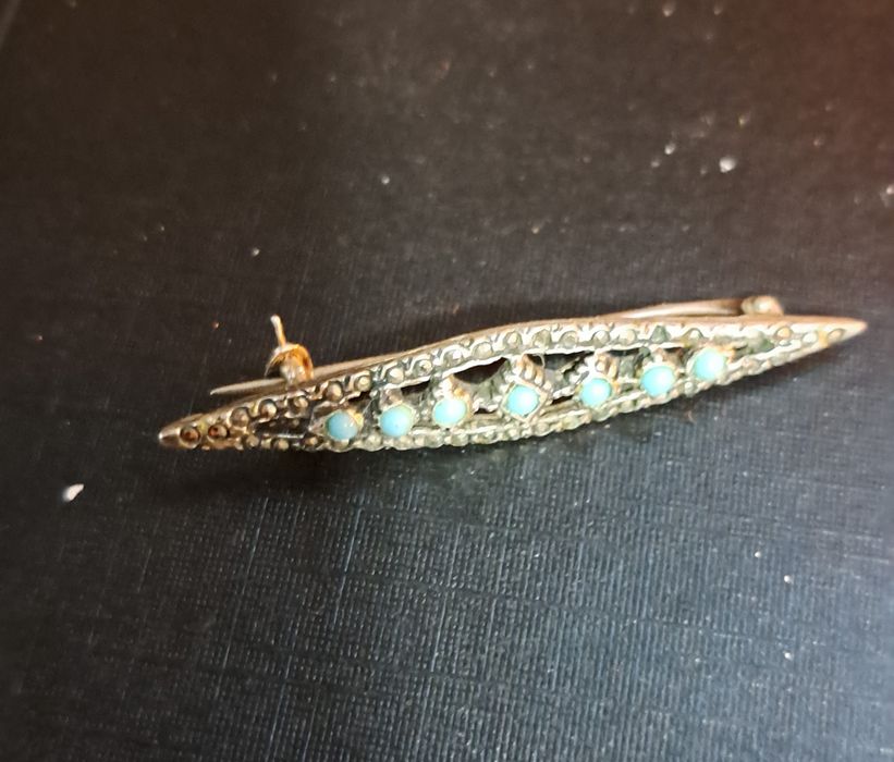Alfinetes broches vintage em prata.
