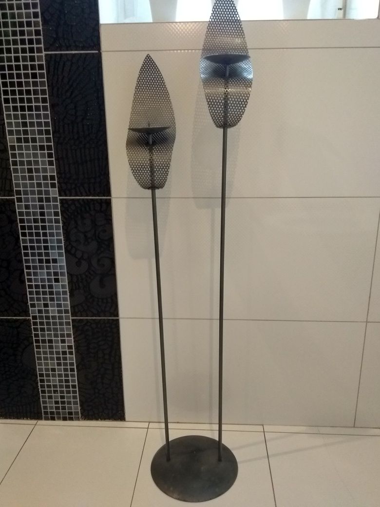 Duży stojący świecznik podwójny metalowy srebrny