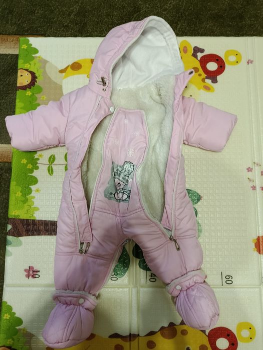 Продаю дитячий  зимовий комбінізон,дівчачий розмір 74 см
