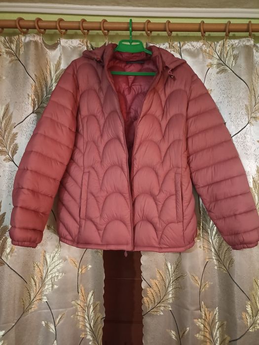 Нова жіноча куртка тепла, пошиття як стограмівка