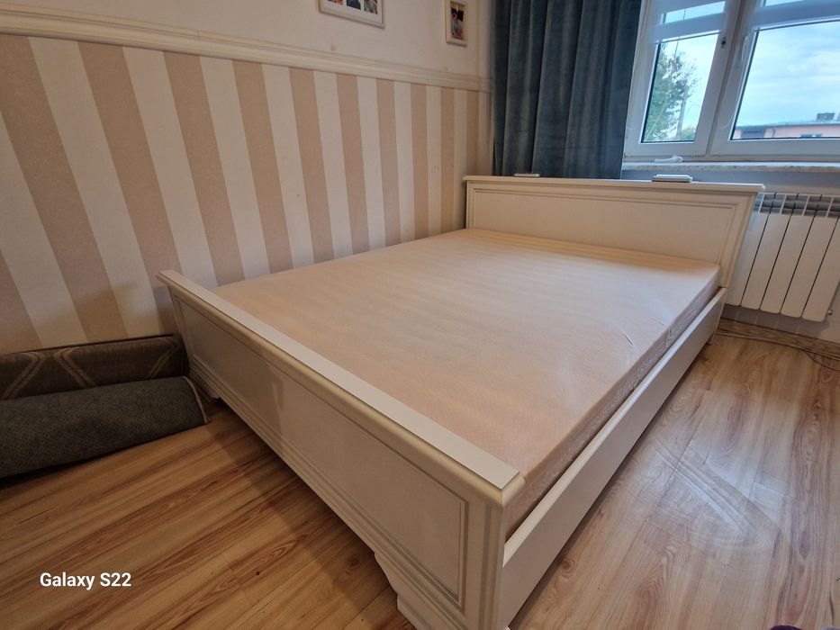 Łóżko plus szafka nocna