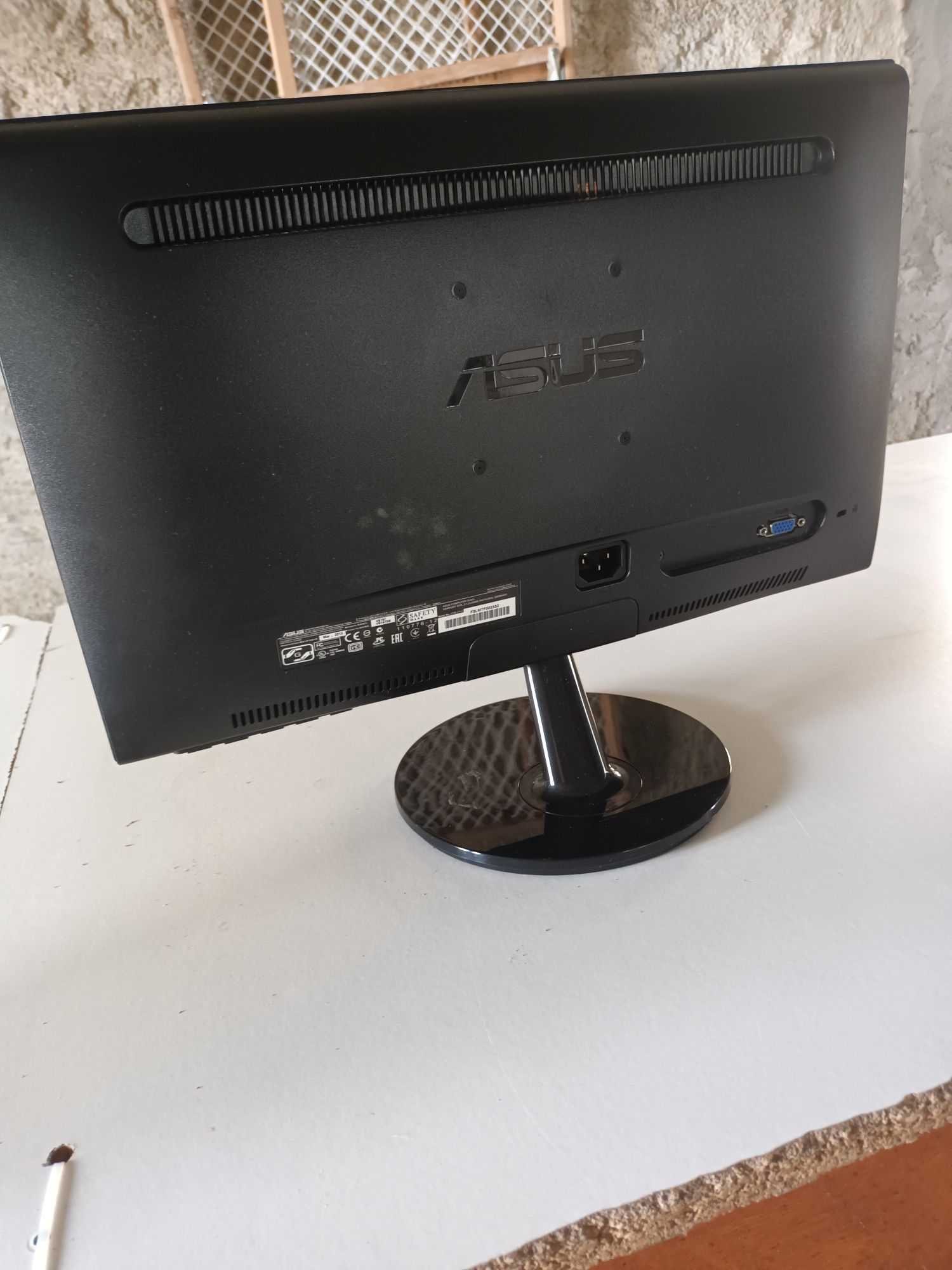 Ecrã de PC Asus com pouco uso