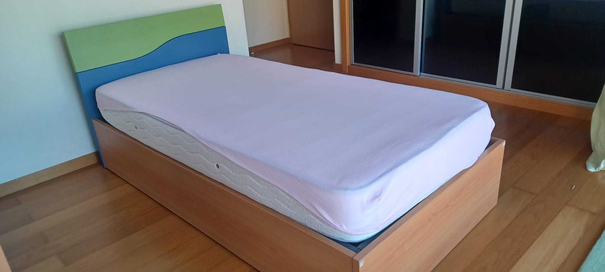 Cama individual dupla + 2 colchões