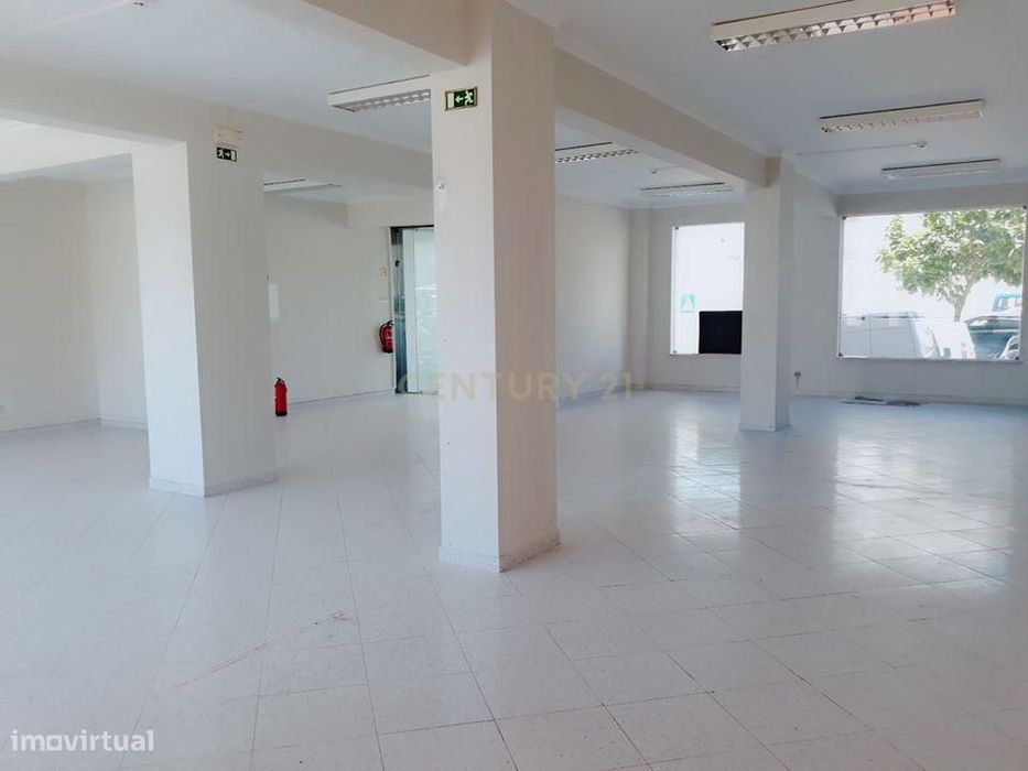 Loja  105m2, Junto ao Hospital de S. Bernardo em Setúbal