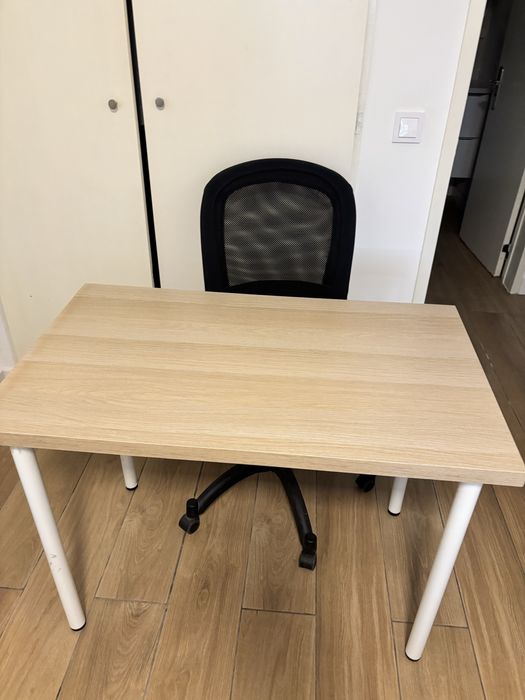 Mesa (ikea) e cadeira