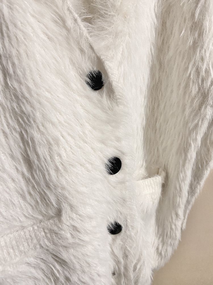 Biały puchaty kardigan oversize Massimo Dutti rozm. M / 38