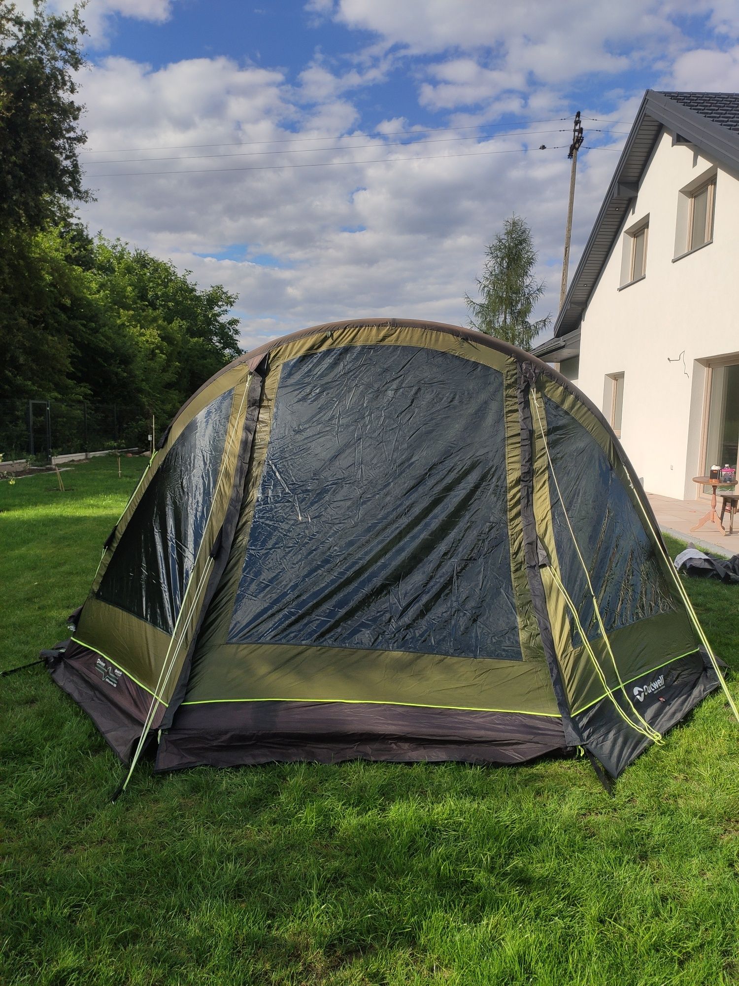 Namiot Outwell Holidaymaker 600 nadmuchiwany - Komfortowy namiot rodzi