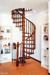 Apartamento duplex com escada em caracol