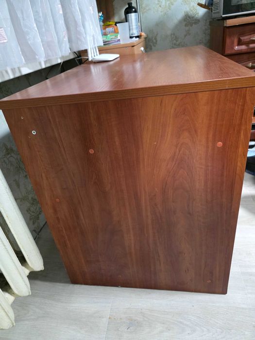 Стіл комп'ютерний