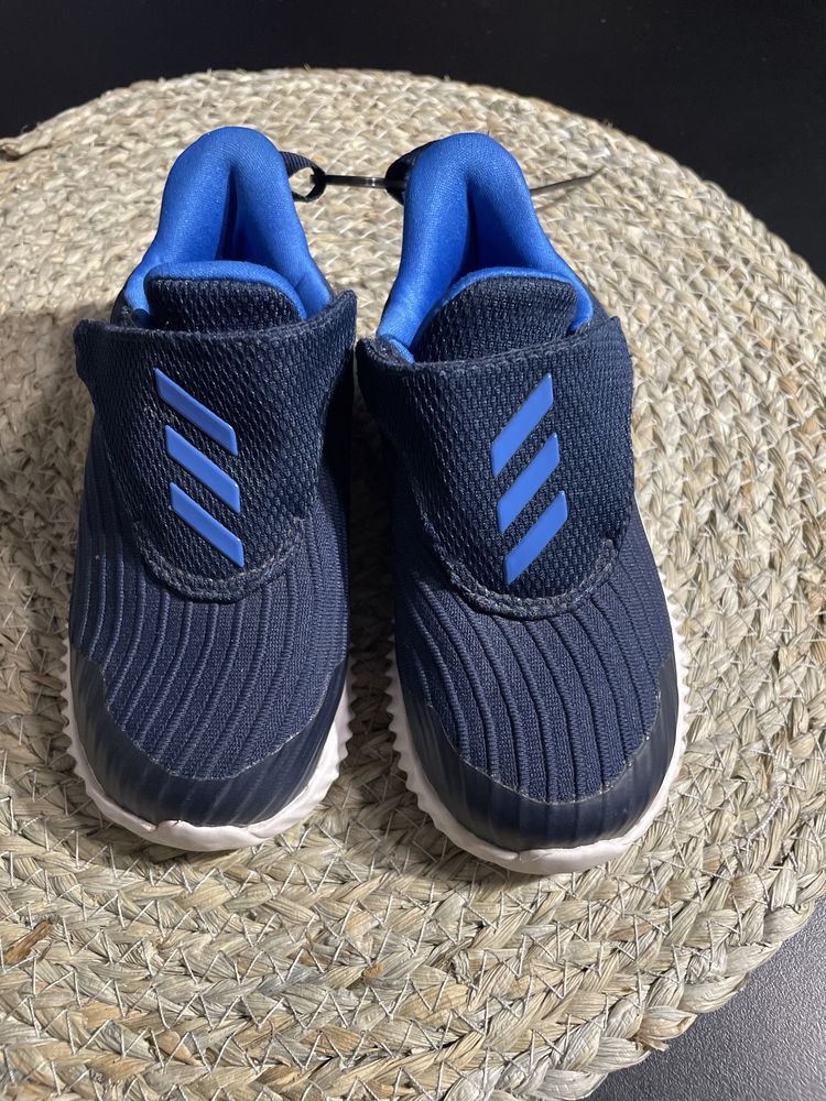 Nowe adidasy dla chłopca r. 22
