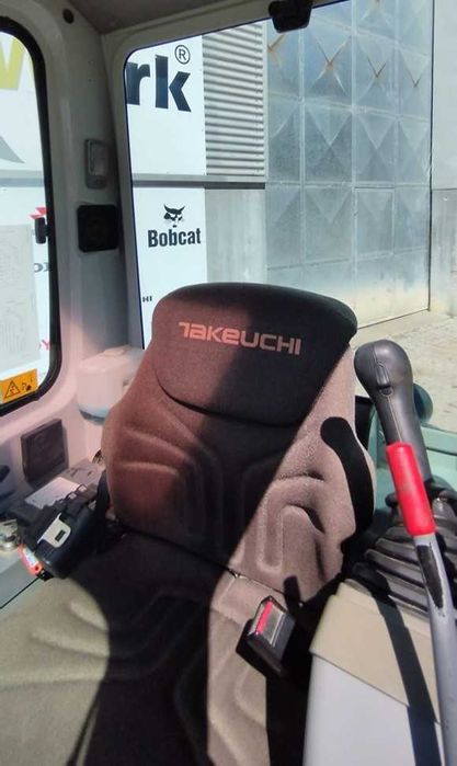Minigiratória de rastos Takeuchi TB225