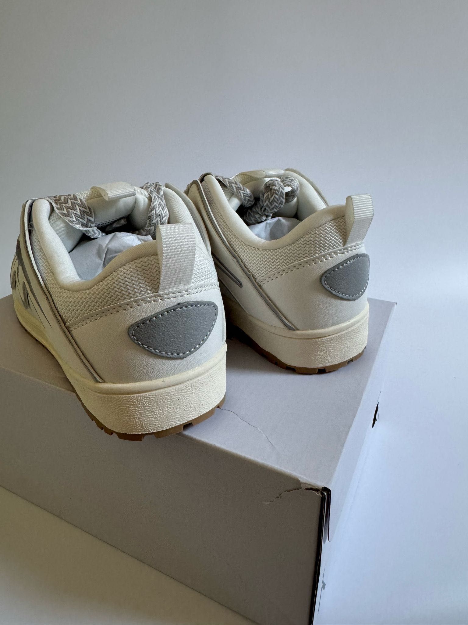 Nowe sneakersy damskie DREAM PAIRS podeszwa TPR białe srebrne  37,5
