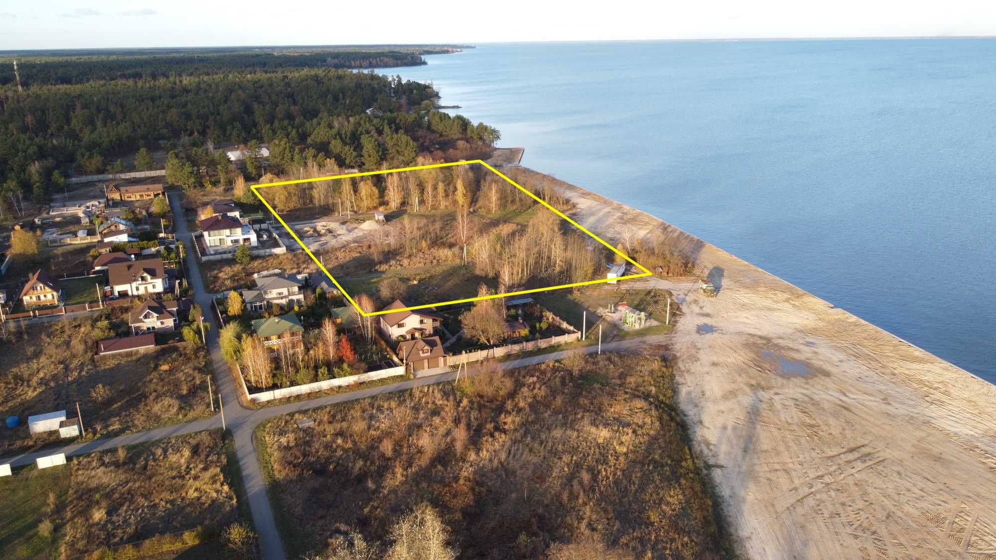 Ділянка на березі Київського моря в котеджному містечку Золотий Берег