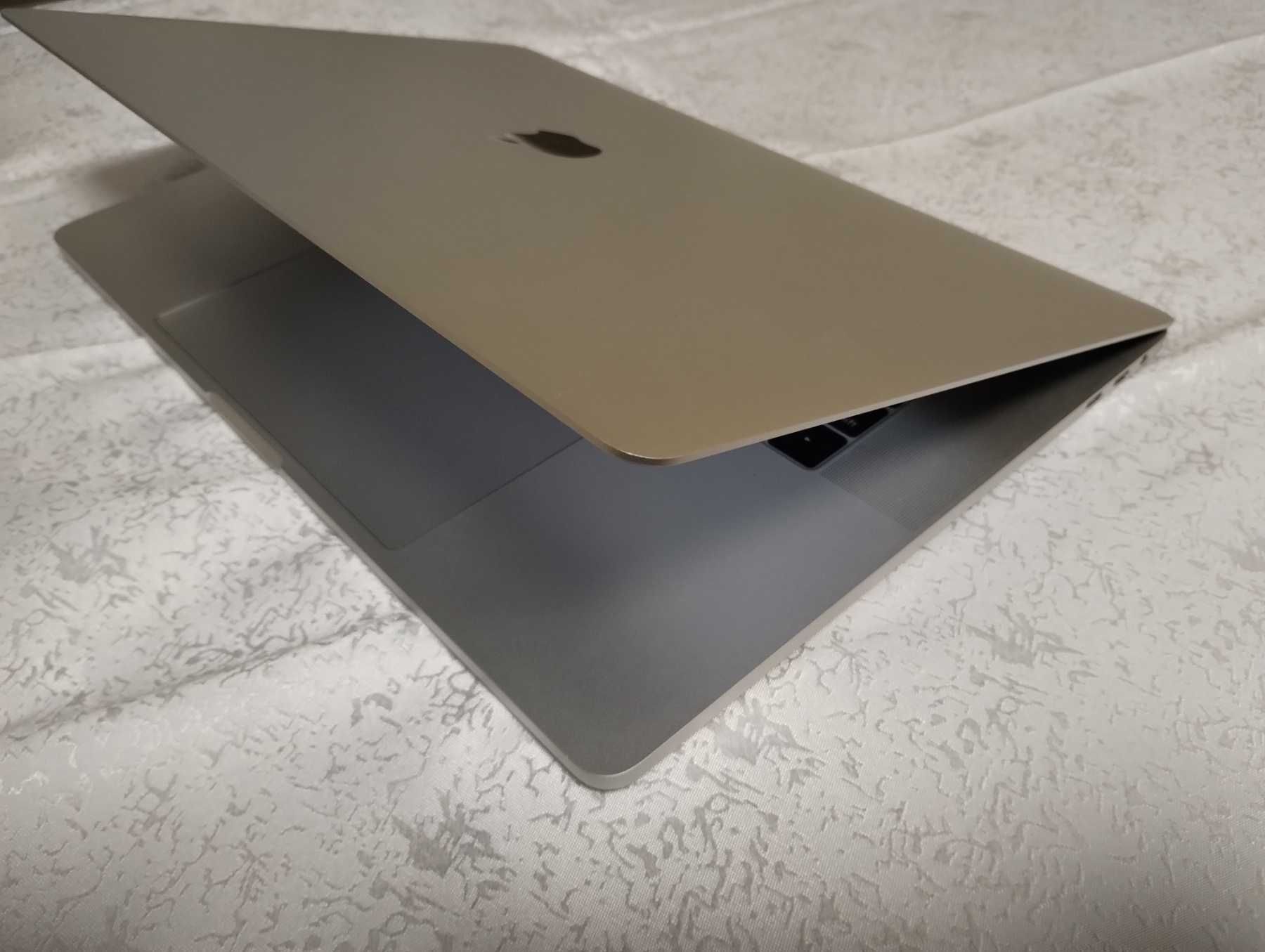 Apple Macbook Pro 15" 2018 i7, Radeon Pro555x, 32Gb, 1TB SSD,Silver БУ