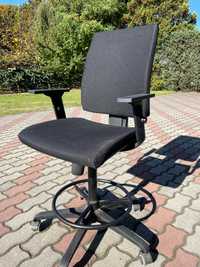 Krzesła / fotel konferencyjne NOWY STYL INTRATA - czarne