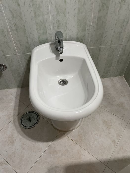 Sanita com Tampo + Autoclismo + Bidé com torneira. Marca Sanitana