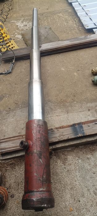 Продам гідравлічний циліндр