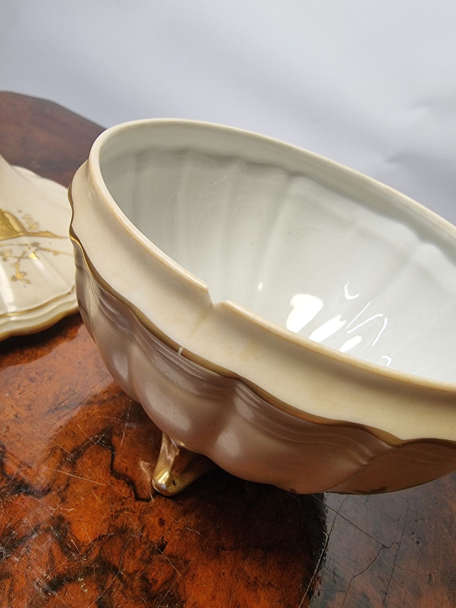 Ręcznie zdobiona porcelanowa bombonierka, bomboniera Oscar Sc