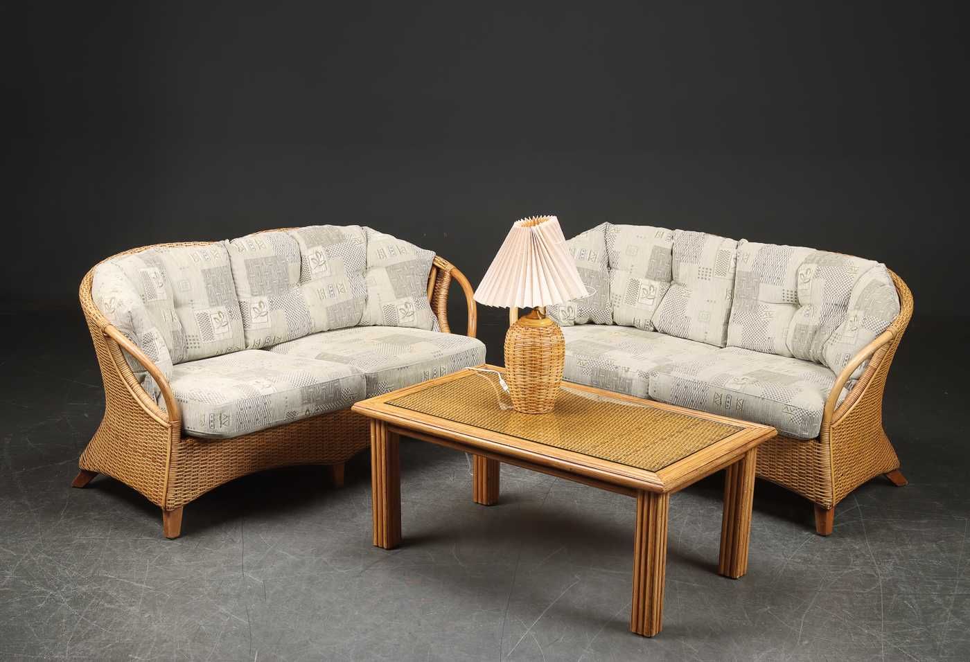 комплект или отдельно из бамбука двухместный диван 2шт и столик Швеция