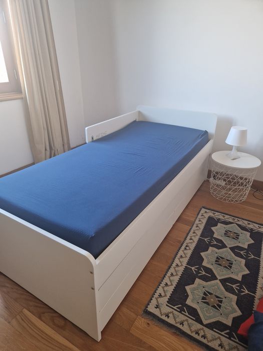Cama-gavetão IKEA 90×200 cm (modelo SLÄKT) + cama extra + 2 colchões