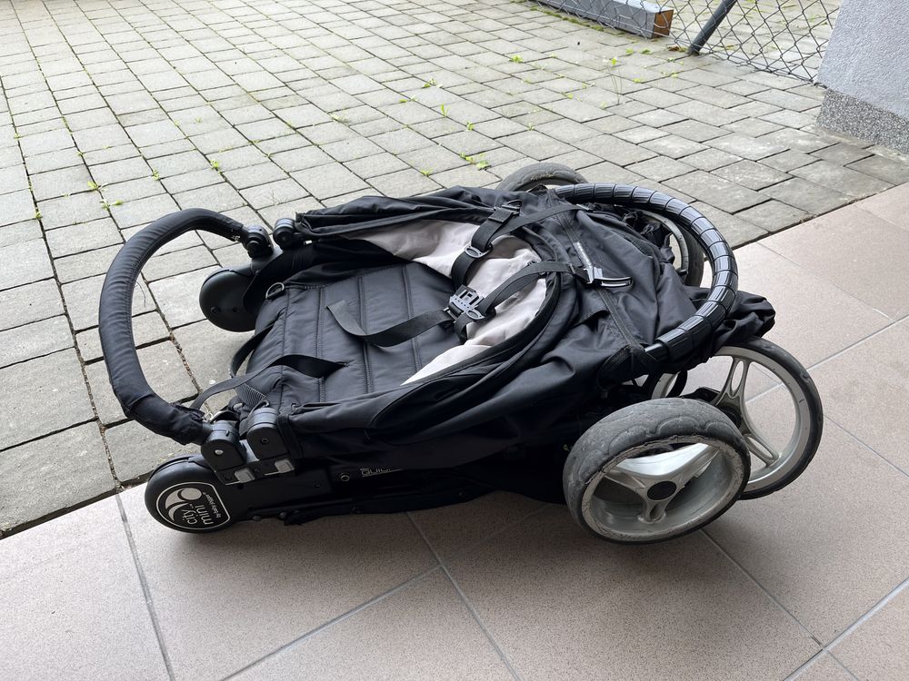 Wózek dziecięcy Baby Jogger City Mini 4W z gondolą i śpiworkiem