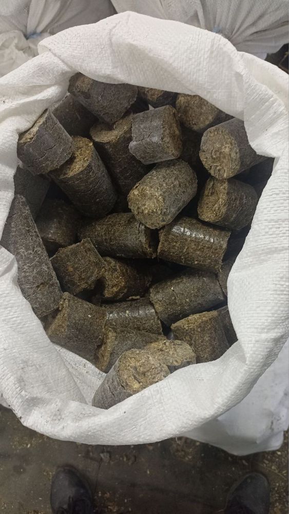 Продажа угля/ брекетов В мешках и тоннах