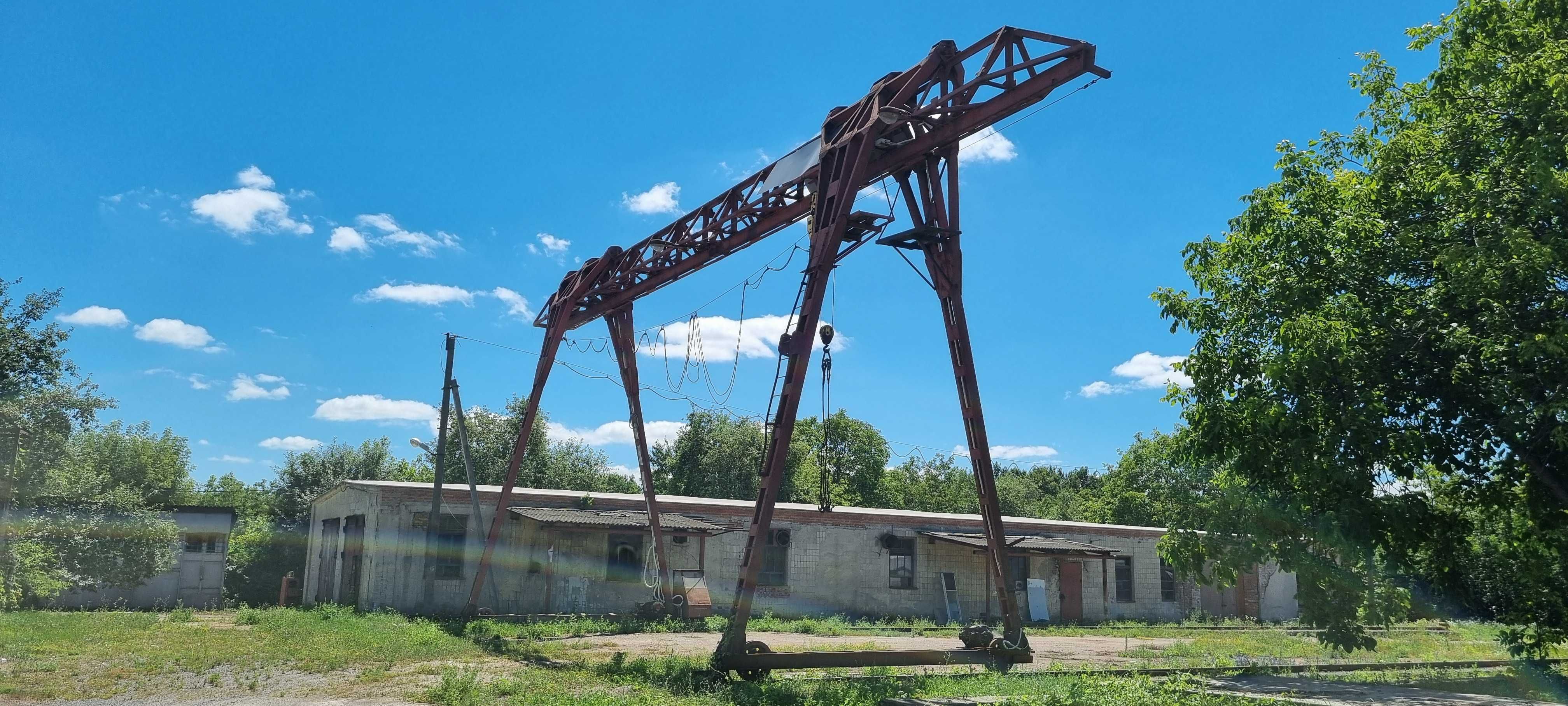 Продам виробниче приміщення гараж територія з козловим краном