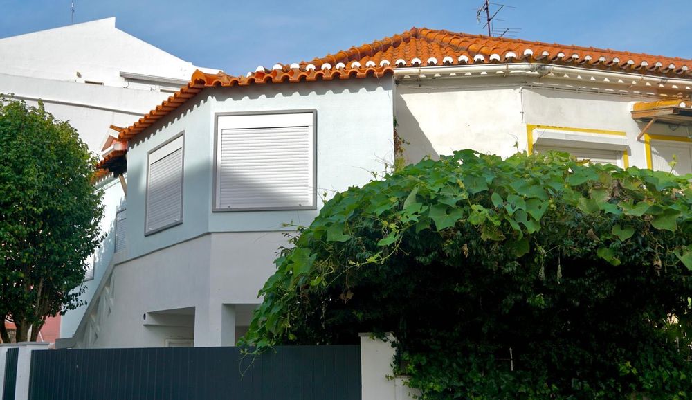 Moradia Renovada com 2 Estúdios Independentes