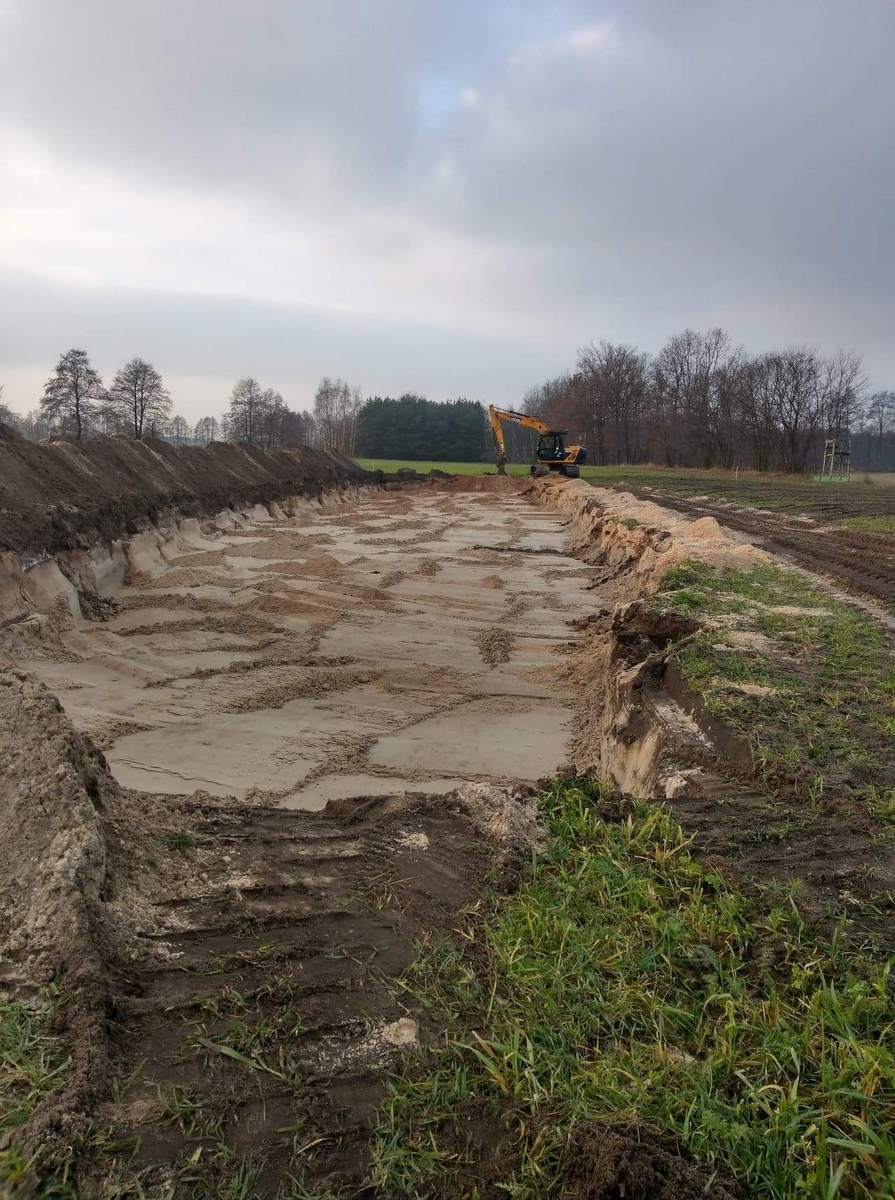 Usługi koparką gąsienicowa i minikoparka wynajem woda, prąd, gaz stawy