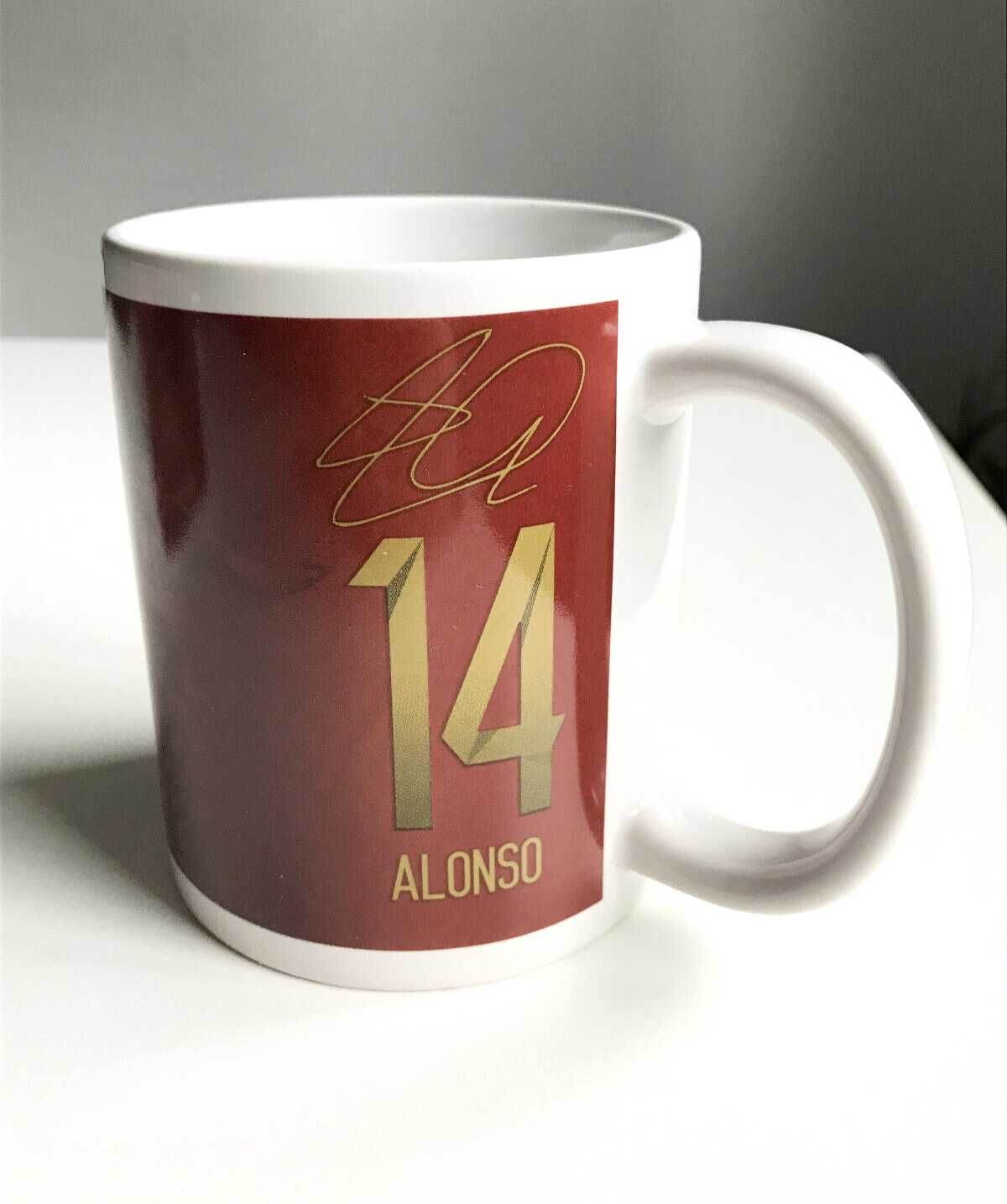 Caneca Seleção Espanhola Mundial 2010 Xabi Alonso 14 Oficial