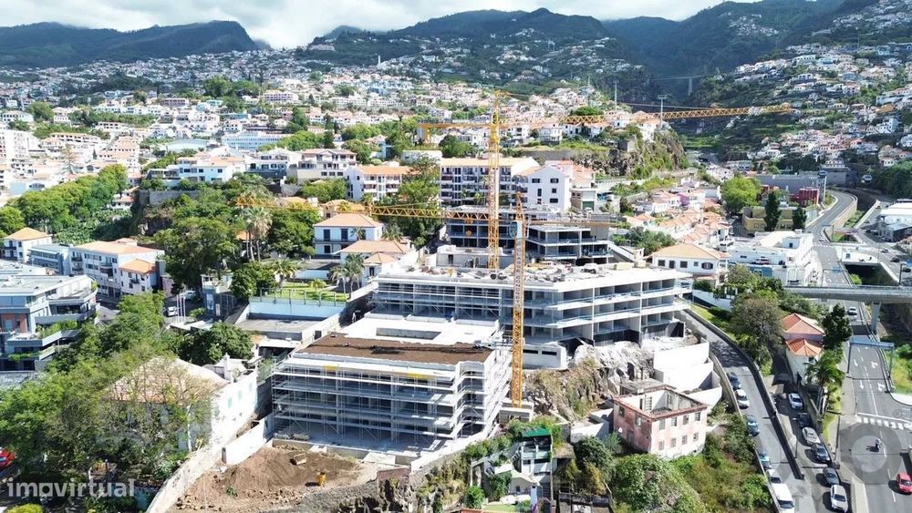 Apartamento Luxuoso em Funchal com Vista para o Mar