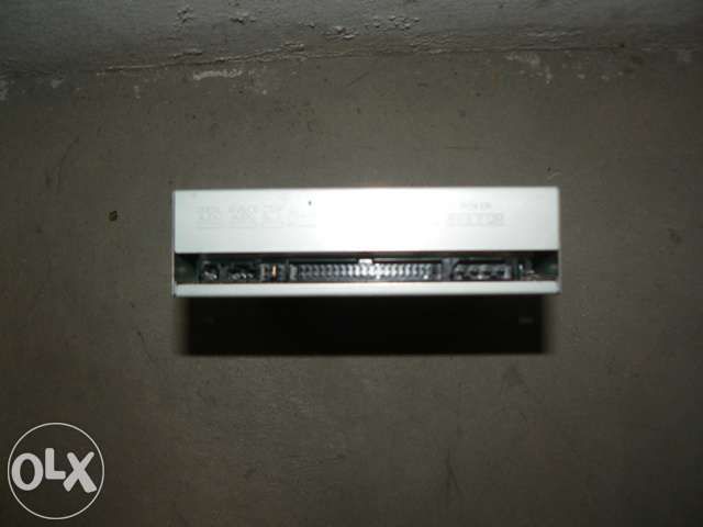 Leitor de CD para torre