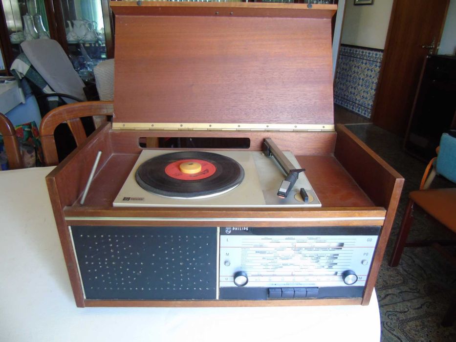 gira discos com rádio