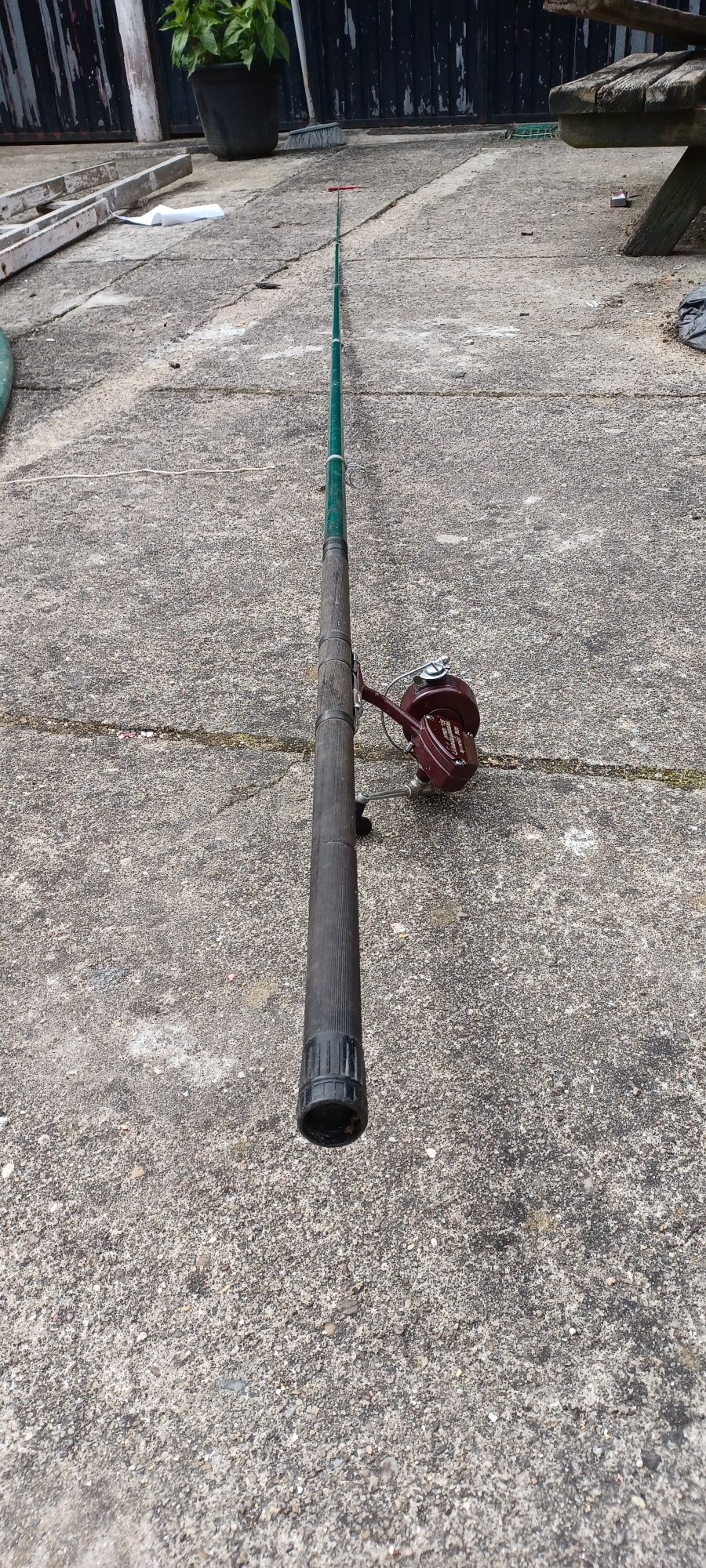Carreto com cana de pesca